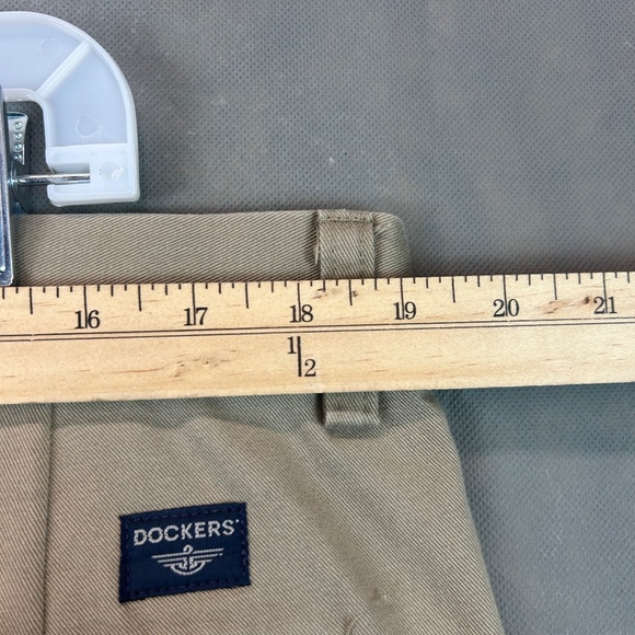 Dockers Men’s Signature Khaki Pants W38 L30 Classic Fit Iron-Free Stretch - Picture 9 of 9